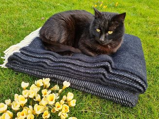 Koc z wełny nowozelandzkiej MAGDA 150x200 diagonalny czarny