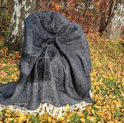 Koc z wełny nowozelandzkiej MAGDA 150x200 diagonalny czarny