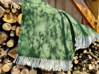 Koc wełniany jednobarwny z frędzlami zielony trawiasty