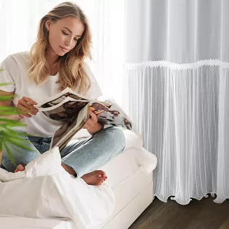 Firana gotowa na przelotkach HANA 140x250 Eurofirany biała zdobiona na dole koronką z perełkami i falbaną