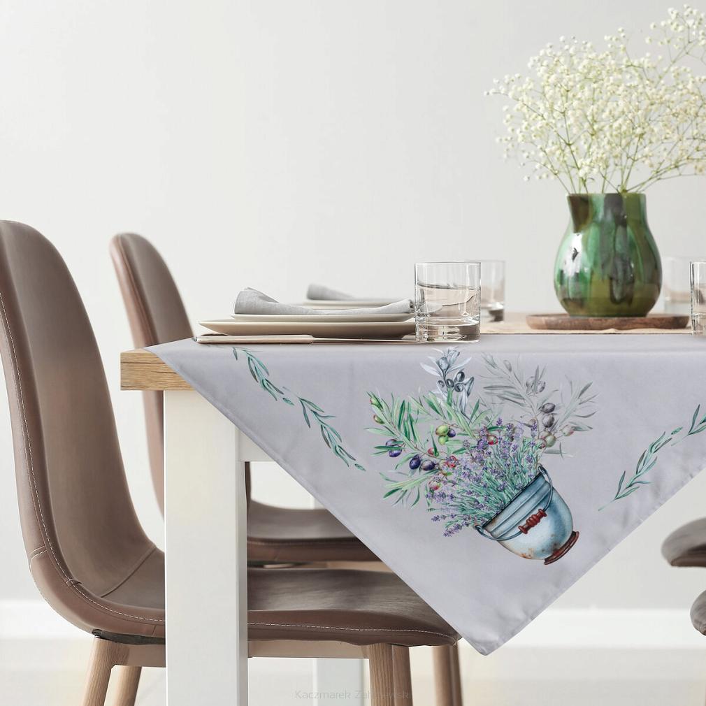 Obrus dekoracyjny serweta SUMMER1 85x85 Eurofirany jasnoszary fioletowy lawendowe bukiety