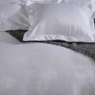 Pościel atłasowa z haftem 160x200 ekskluzywna biała piórka
