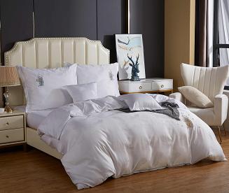 Pościel atłasowa z haftem 160x200 ekskluzywna biała piórka