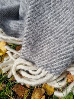 Koc z wełny nowozelandzkiej MAGDA 150x200 diagonalny ciemnoszary