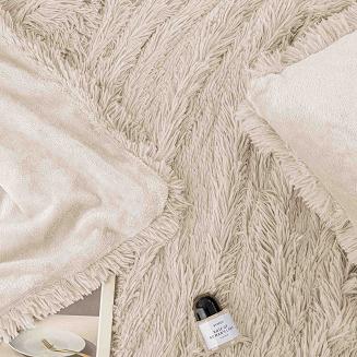 Poszewka dekoracyjna YETI 40x40 włochacz o strukturze futra jasnobeżowa