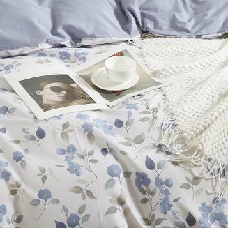 Pościel satyna bawełniana 160x200 kremowa niebieska delikatne kwiaty liście