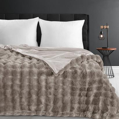 Koc narzuta dekoracyjna LILY 200x220 beżowy futrzany i puszysty z efektem 3D