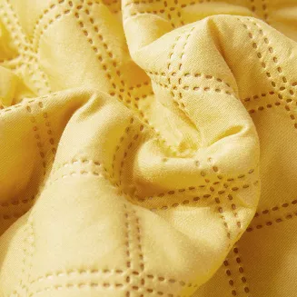 Narzuta dekoracyjna POMPOO 240x260 pikowana z pomponami musztardowa