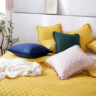 Narzuta dekoracyjna POMPOO 240x260 pikowana z pomponami musztardowa