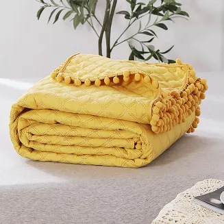 Narzuta dekoracyjna POMPOO 240x260 pikowana z pomponami musztardowa