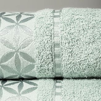 Ręcznik bawełniany PAOLA 70x140 miętowy z bordiurą w rozety