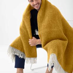 Koc wełniany jagnięcy z frędzlami 150x200 diagonalny miodowy