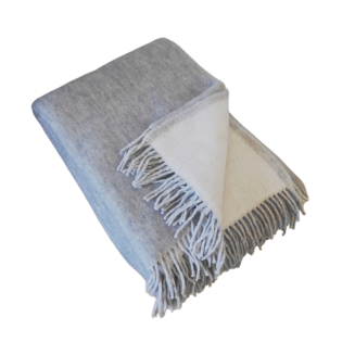 Koc wełniany jagnięcy z ciemnymi frędzlami 150x200 dwustronny popielaty ekri