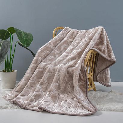 Koc akrylowy na fotel tłoczony VITO 80x160 geometryczny wzór taupe