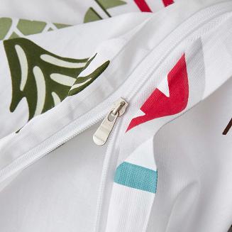 Biała Pościel Świąteczna Satyna Bawełniana z Nadrukiem 160x200 Skiing