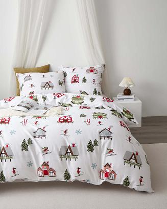 Pościel świąteczna satyna bawełniana SKIING 160x200  biała wielokolorowy nadruk narciarze szusujący