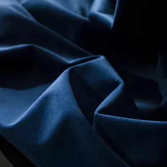 Zasłona gotowa na przelotkach BLACKOUT VELVET 140x240 granatowa