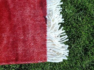 Koc z wełny nowozelandzkiej MAGDA 150x200 diagonalny bordowy