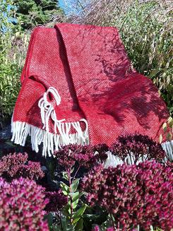 Koc z wełny nowozelandzkiej MAGDA 150x200 diagonalny bordowy