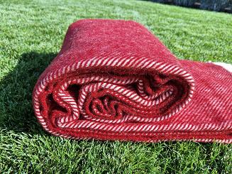 Koc z wełny nowozelandzkiej MAGDA 150x200 diagonalny bordowy