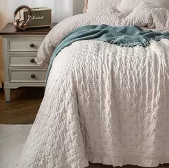 Narzuta dekoracyjna karbowana struktura Amour 240x260 kaszmirowa z falbanką i pikowaniem