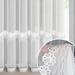 Firana gotowa na przelotkach ISOLA 350x250 Eurofirany biała z mikrosiateczki zdobiona kwiatową aplikacją i perełkami