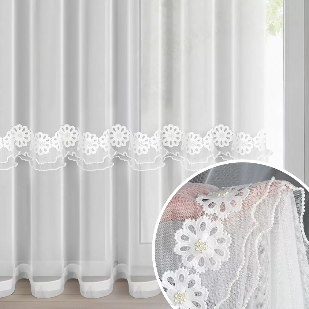 Firana gotowa na przelotkach ISOLA 350x250 Eurofirany biała z mikrosiateczki zdobiona kwiatową aplikacją i perełkami