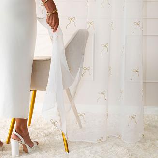 KOKARDKA Firana gotowa na etaminie haftowana na srebrnych przelotkach z ołowianką szer.140 x wys.250