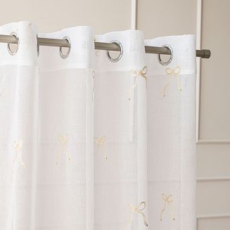 KOKARDKA Firana gotowa na etaminie haftowana na srebrnych przelotkach z ołowianką szer.140 x wys.250