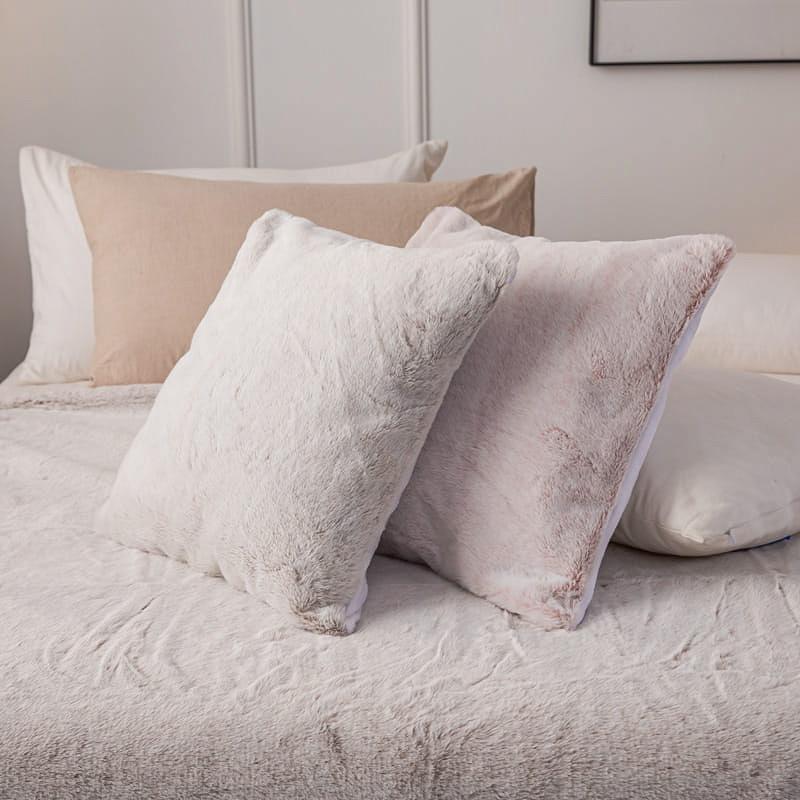 Poszewka dekoracyjna Rabbit 45x45 beżowa futrzana