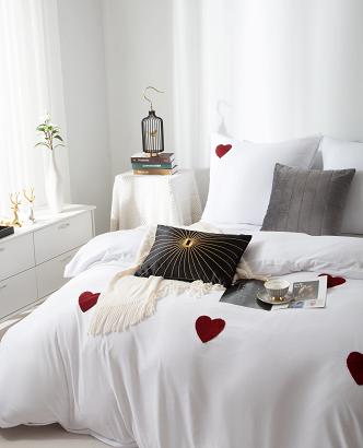 Pościel z mikrofibry Cuty Serce 160x200 Cuty  biała w haftowane Serca