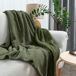 Koc narzuta TEDY 70x160 Eurofirany oliwkowy miękka bukla + ciepły polar