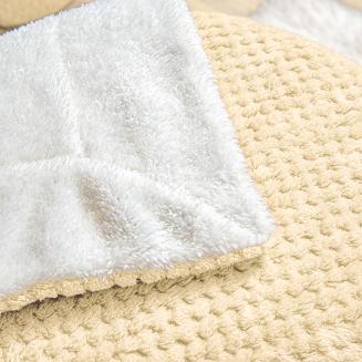 Koc narzuta Sherpa 150x200 jasnobeżowy biały dwustronny baranek