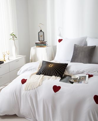 Pościel z mikrofibry Cuty Serce 140x200 Cuty  biała w haftowane Serca