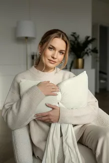 Poduszka dekoracyjna świąteczna 40x23 welurowa biała duża kokarda