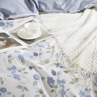 Pościel satyna bawełniana 220x200 kremowa niebieska delikatne kwiaty liście