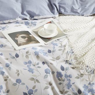 Pościel satyna bawełniana 220x200 kremowa niebieska delikatne kwiaty liście