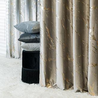 Zasłona gotowa na przelotkach MARMA 140x250 szarobeżowa ze złotym nadrukiem