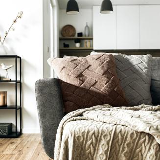 Poszewka dekoracyjna CARO 45x45 Design91 ciemnobrązowa puszysta wytłaczana w kratę