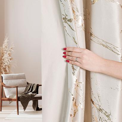 Zasłona gotowa na taśmie MARMA 140x250 jasnokremowa ze złotym nadrukiem