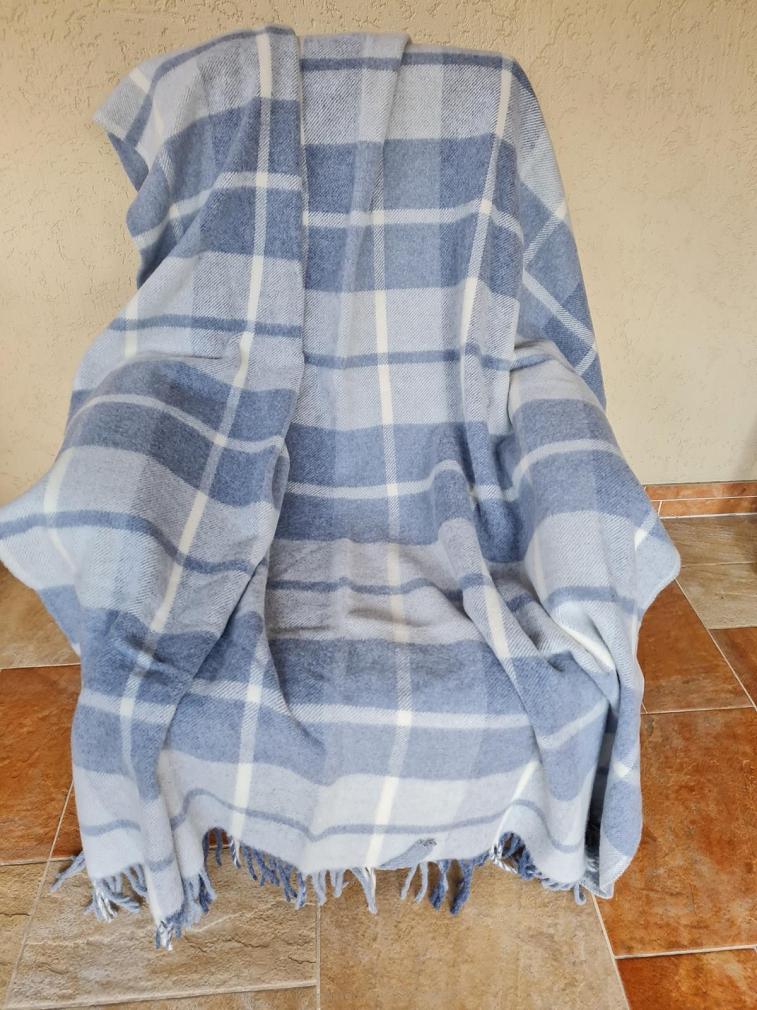 Koc wełniany z frędzlami 160x200 kratka szara ciemnoniebieska