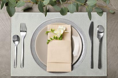 Serwetka dekoracyjna EDNA 40x30 x4 szt. Eurofirany biała zdobiona srebrną nicią