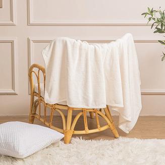 Koc narzuta z mikrofibry na fotel WILLY 70x150 kremowa