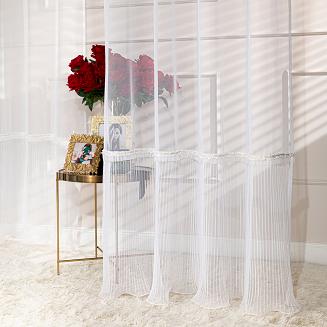 Firana gotowa na przelotkach ORENA 140x250 biała ze zdobieniem na dole