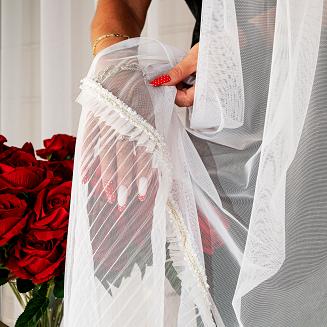 Firana gotowa na przelotkach ORENA 140x250 biała ze zdobieniem na dole