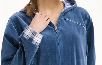 Szlafrok damski kod 289 LUNA welur granatowy - dekolt, fragment zapięcia