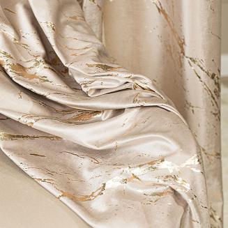 Zasłona gotowa na taśmie MARMA 140x250 ciemnokremowa ze złotym nadrukiem