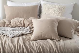 Narzuta dekoracyjna fakturowana Dotta 240x260 mocca z haftem kropek