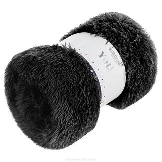 Koc narzuta na łóżko YETI 200x220 włochacz o strukturze futra czarny