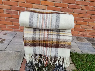 Koc wełniany z frędzlami 100% WEŁNA beżowa krata